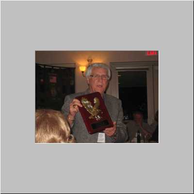 174-2009(268)MartyHeuer-presenting-plaque-to-BobJones.jpg